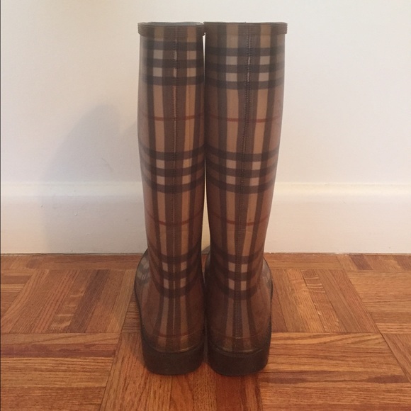 COPY - Burberry Rainboots - Picture 2 of 3